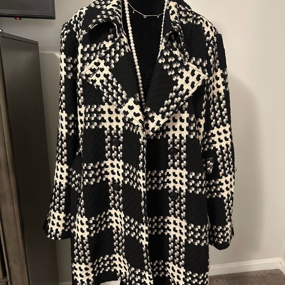 Beautiful Coat - Picture 5 of 8